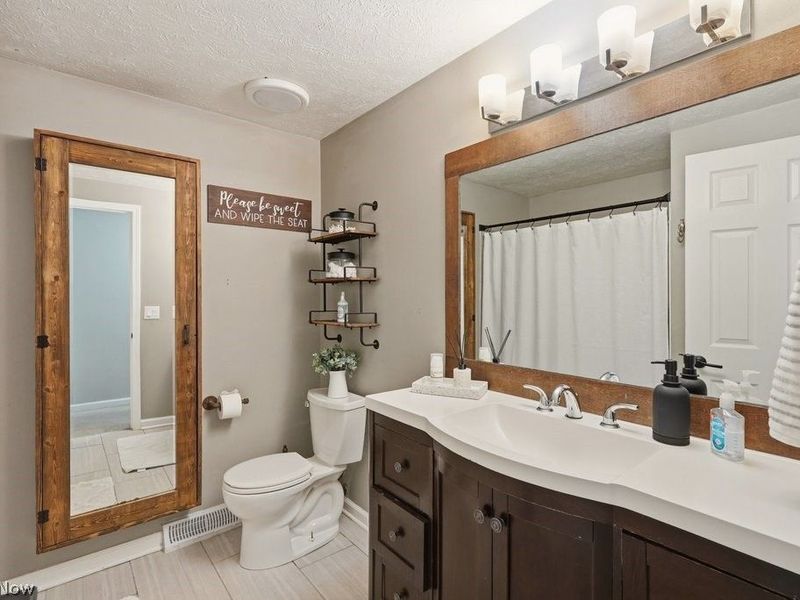 16878 Lanier Avenue , Strongsville, OH 44136 Photo 32
