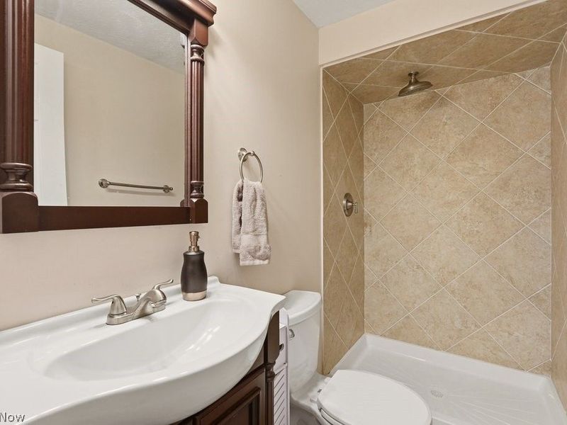 16878 Lanier Avenue , Strongsville, OH 44136 Photo 40