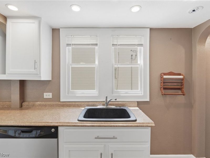 3755 Highland Road , Cleveland, OH 44111 Photo 14