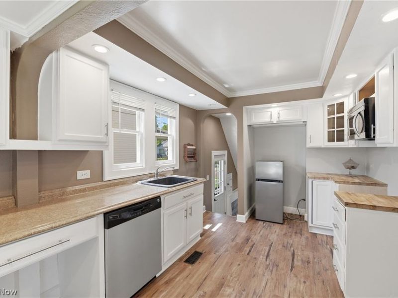 3755 Highland Road , Cleveland, OH 44111 Photo 16