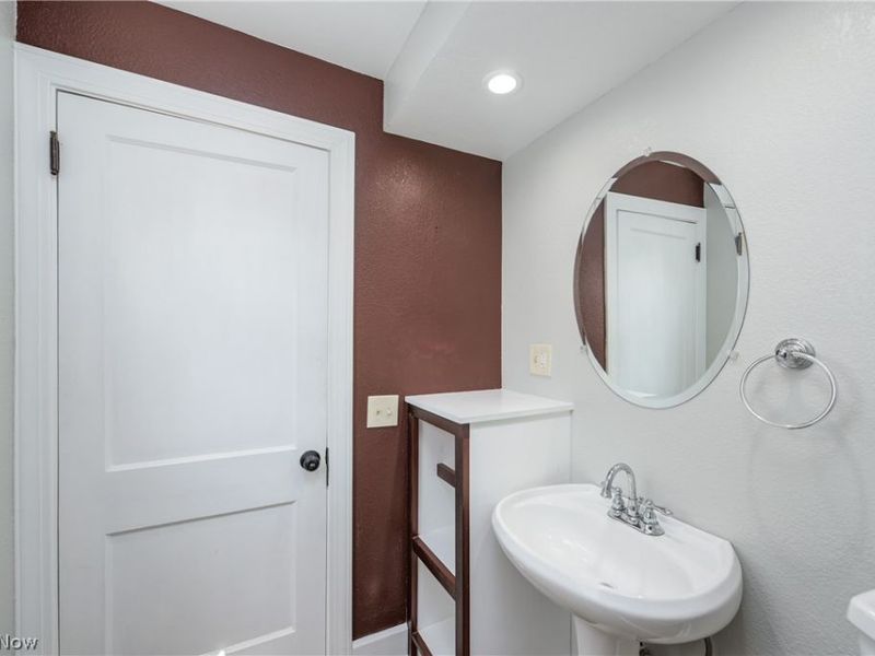3755 Highland Road , Cleveland, OH 44111 Photo 26