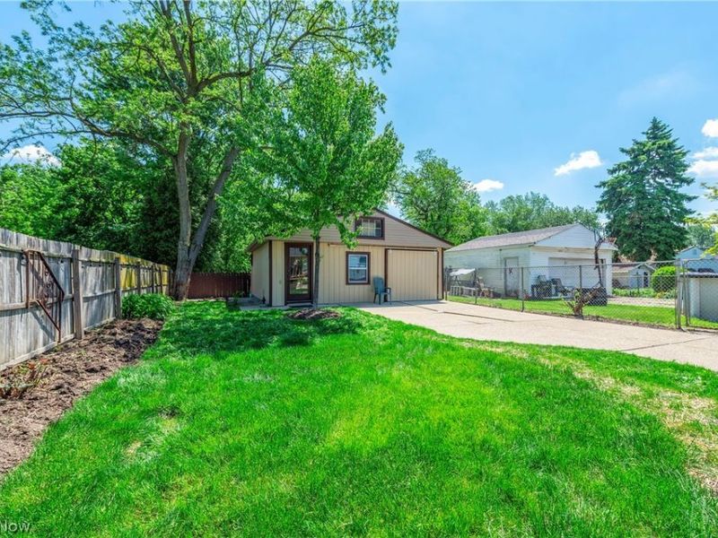 3755 Highland Road , Cleveland, OH 44111 Photo 36
