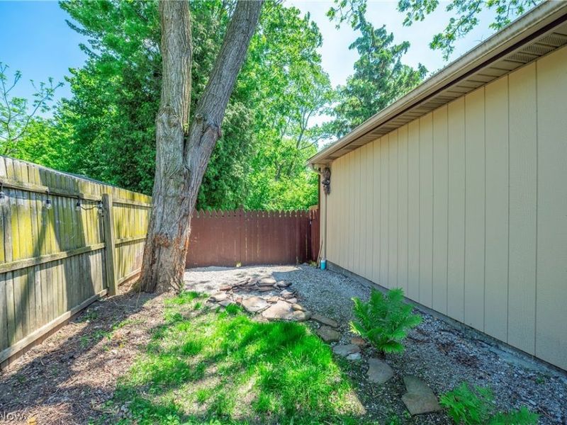 3755 Highland Road , Cleveland, OH 44111 Photo 41