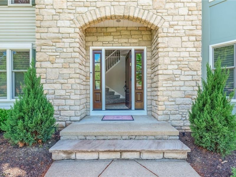 7755 Sunstone Drive , Brecksville, OH 44141 Photo 2