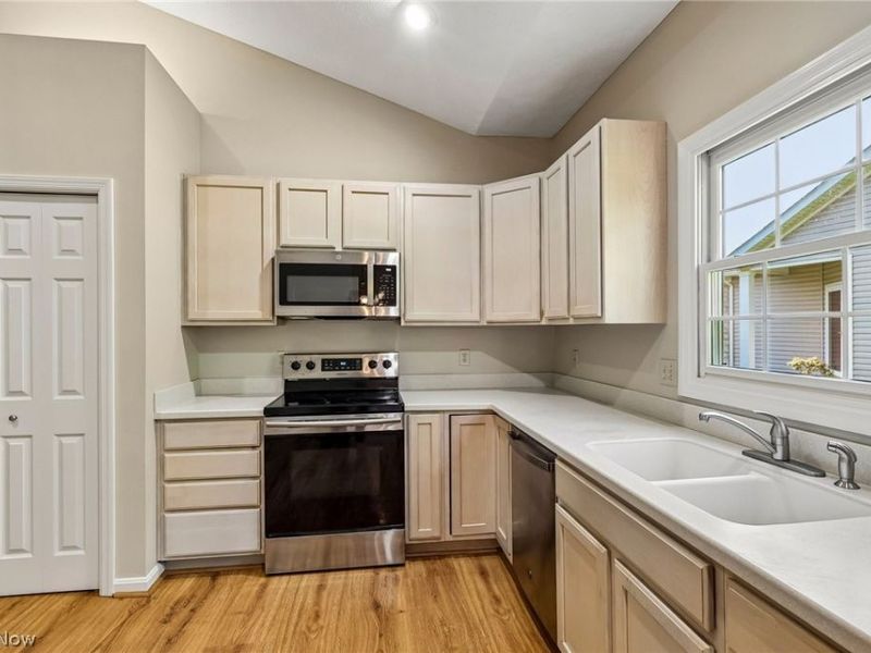 4258 Reserve Way , Avon, OH 44011 Photo 14