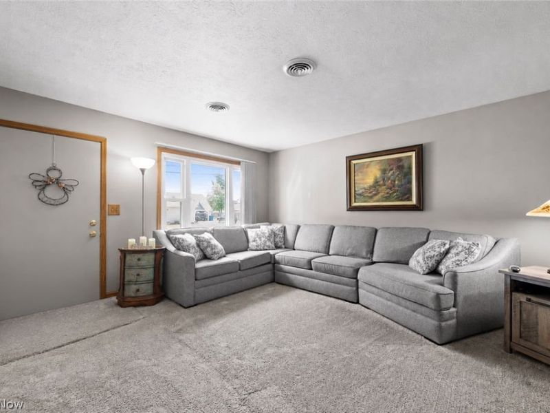 311 Parkway Drive, Eastlake, OH 44095 Photo 4