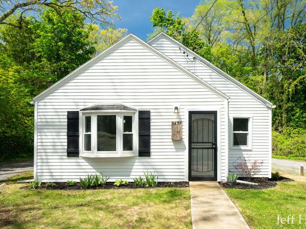 3637 Colonial Avenue NE, Grand Rapids, MI 49525