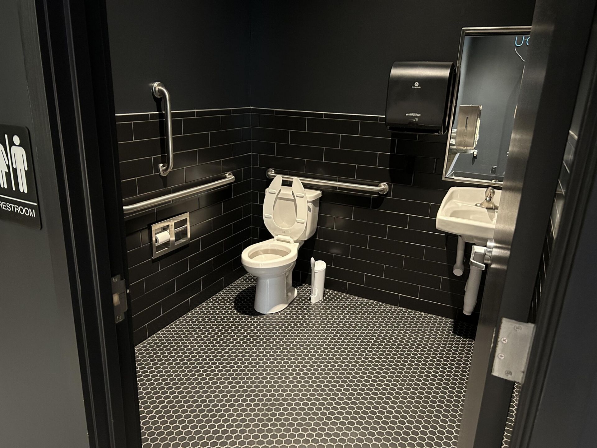 1117 Market Center Blvd. Photo 7