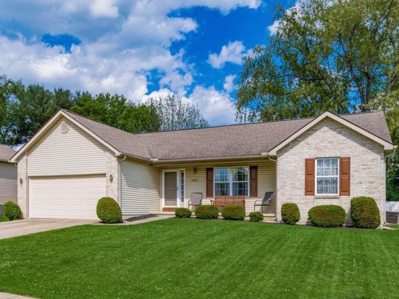 1950 Patrick Drive E, Newark, OH 43055 Photo 1