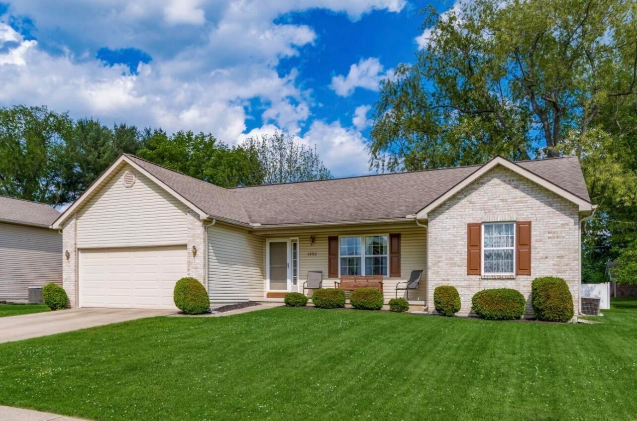 1950 Patrick Drive E, Newark, OH 43055 Main Photo