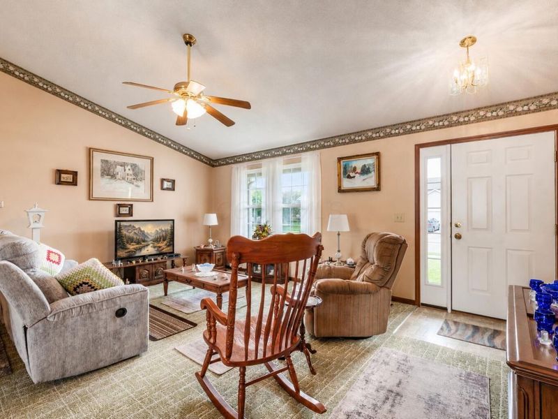 1950 Patrick Drive E, Newark, OH 43055 Photo 4