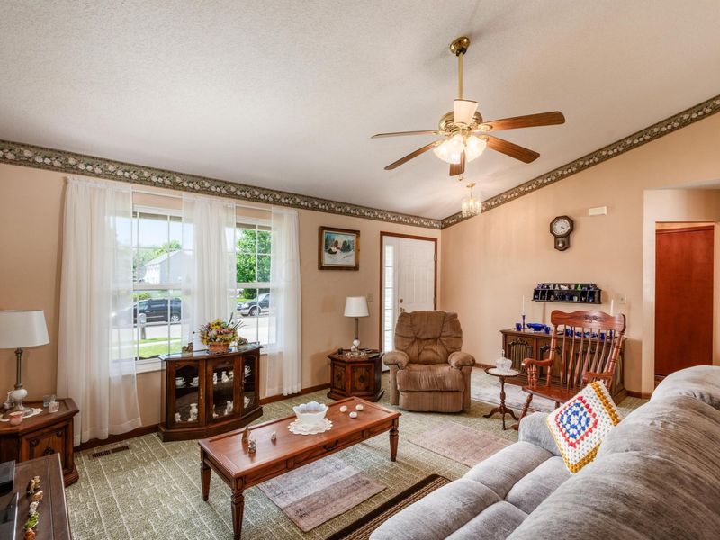 1950 Patrick Drive E, Newark, OH 43055 Photo 5