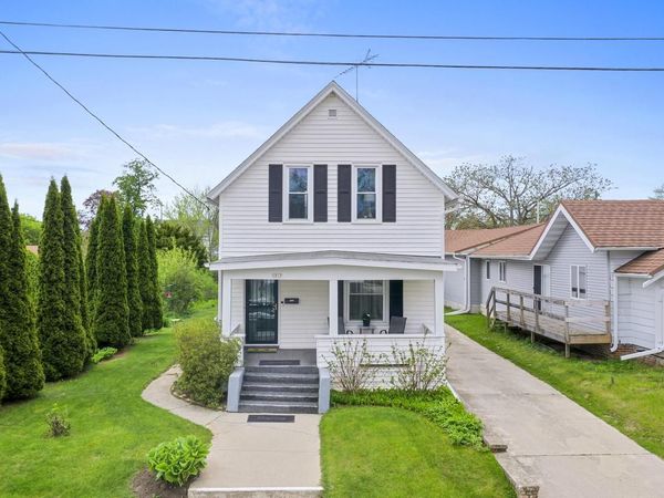 1015 Green STREET, Manitowoc, WI 54220
