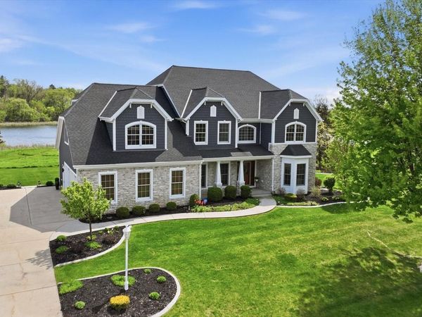 N57W34997 Pondview LANE, Oconomowoc, WI 53066