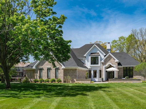 W307N2873 Fieldwood DRIVE, Pewaukee, WI 53072