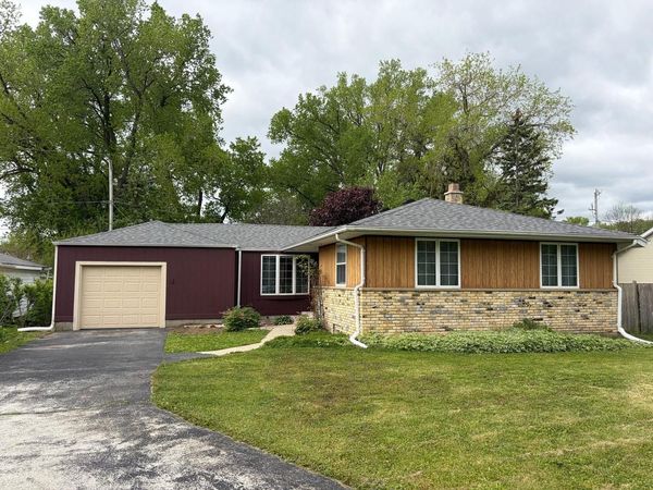 1711 W Mill ROAD, Glendale, WI 53209