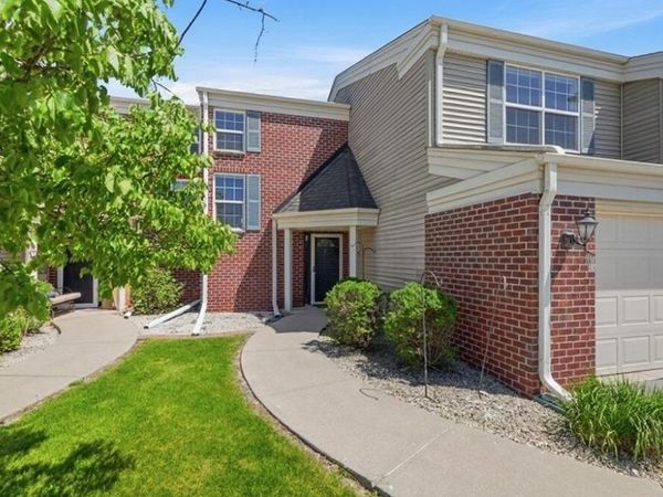 N16W26512 Golf View LANE, Unit E, Pewaukee, WI 53072