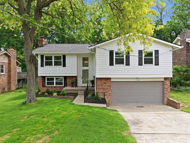 11662 Sharonwoods Court, Cincinnati, OH 45241