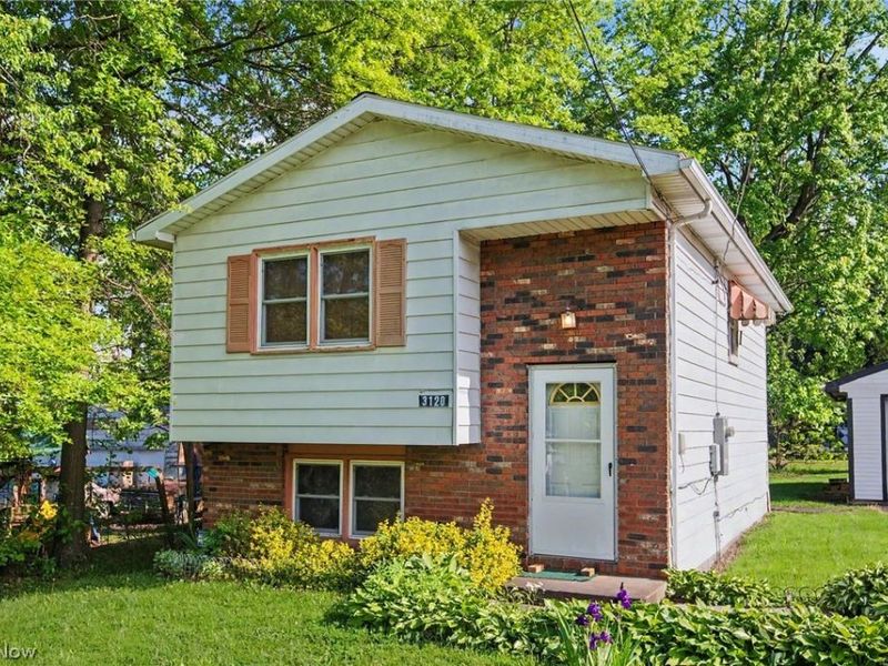 3120 Orchard Avenue SE, Warren, OH 44484 Photo 2