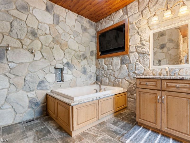 8591 Harlequin Circle NW, Massillon, OH 44646 Photo 22