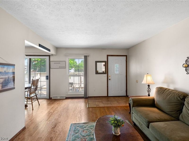 17220 Sheldon Court, Unit 48B, Brook Park, OH 44142 Photo 5