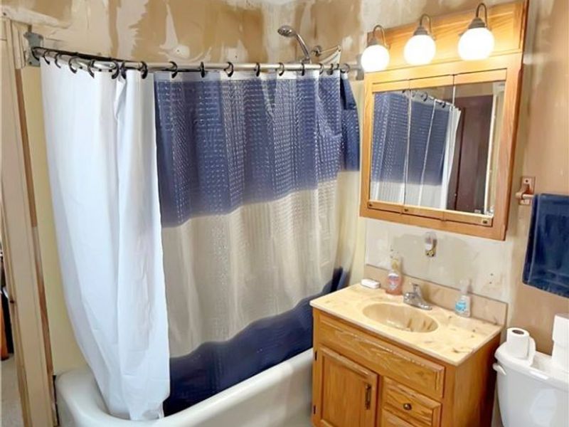 16901 W Park Road, Cleveland, OH 44111 Photo 10