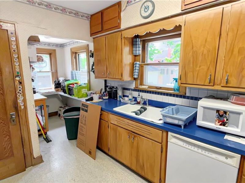 16901 W Park Road, Cleveland, OH 44111 Photo 6