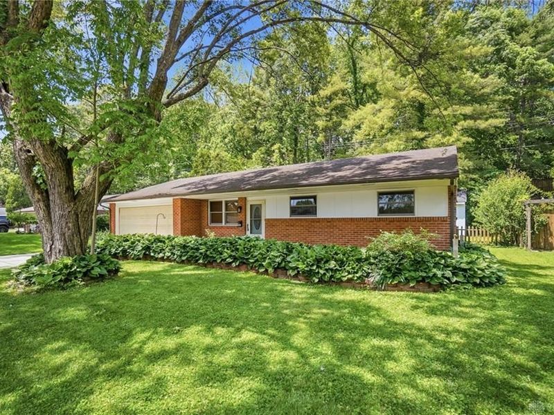 160 Belair Circle, Bellbrook, OH 45305 Photo 1