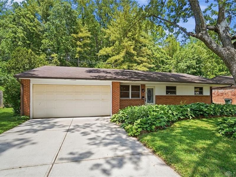160 Belair Circle, Bellbrook, OH 45305 Photo 2