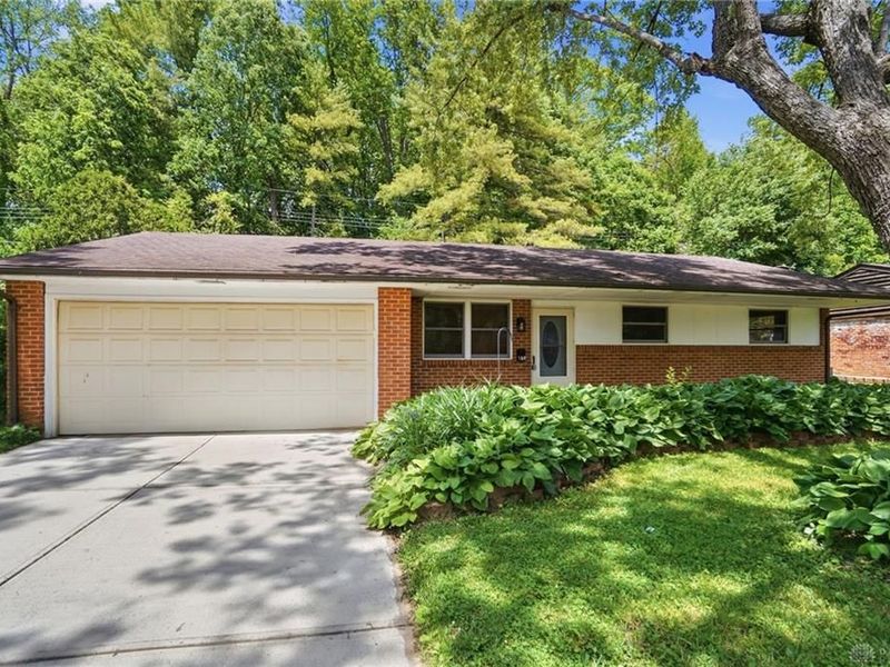 160 Belair Circle, Bellbrook, OH 45305 Photo 3