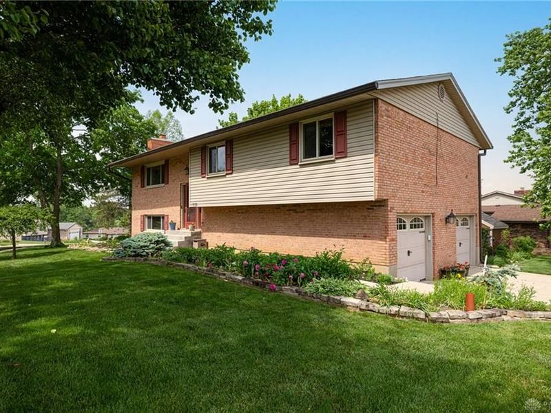 1353 S Elm Street, West Carrollton, OH 45449 Photo 2