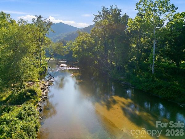 5373 Green River Cove Road , Saluda, NC 28773