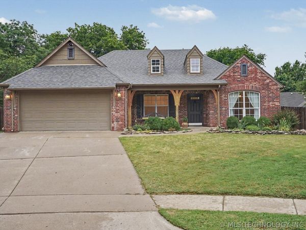 2111 W E Court , Jenks, OK 74037
