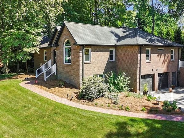 200 Worthland Court , Winston-Salem, NC 27103