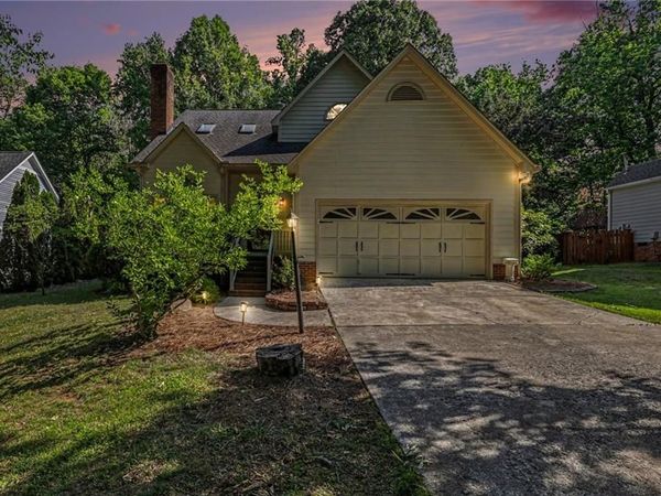6313 Lakebend Court , Greensboro, NC 27410