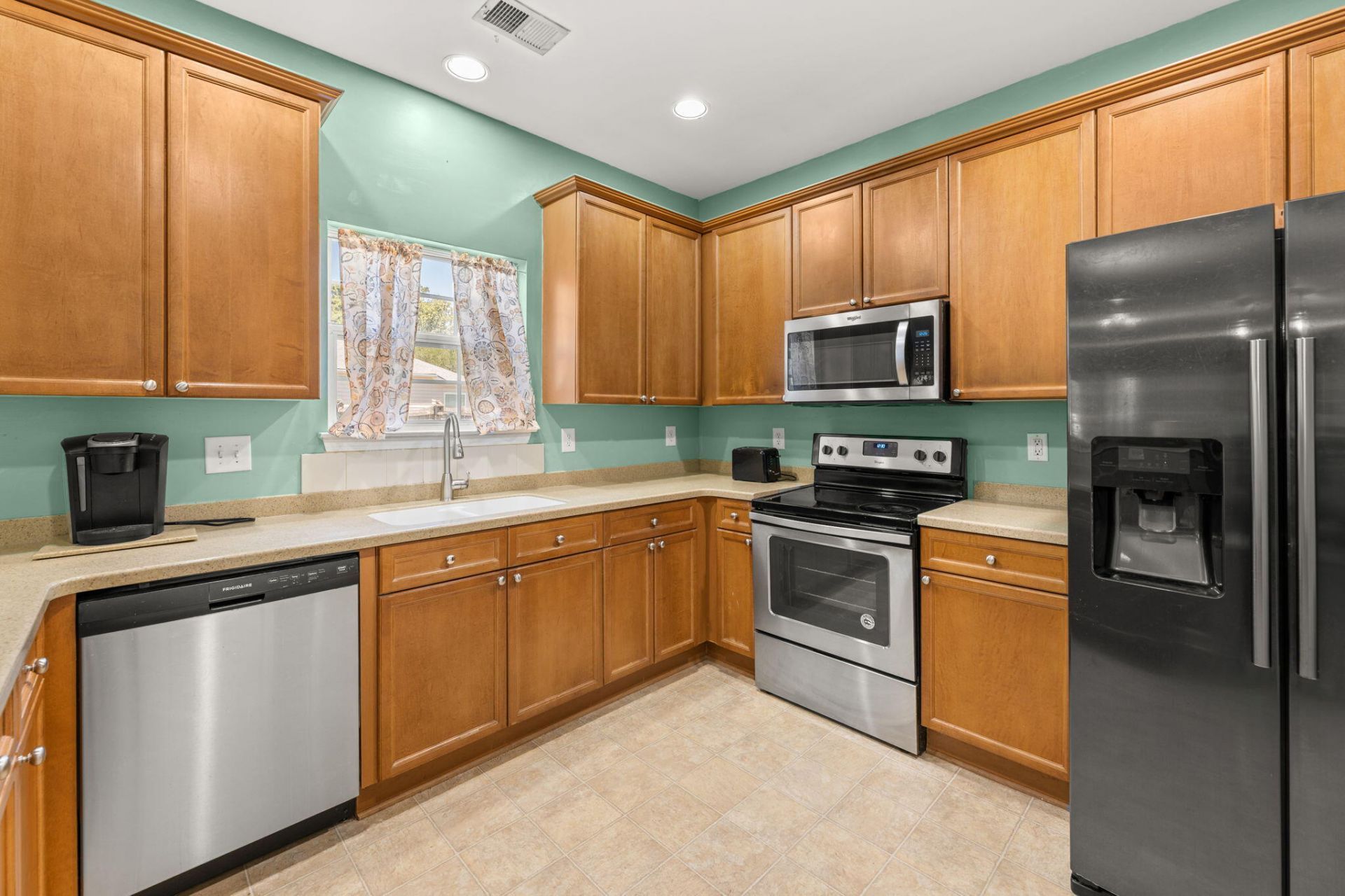 9404 Divot Lane Photo 14