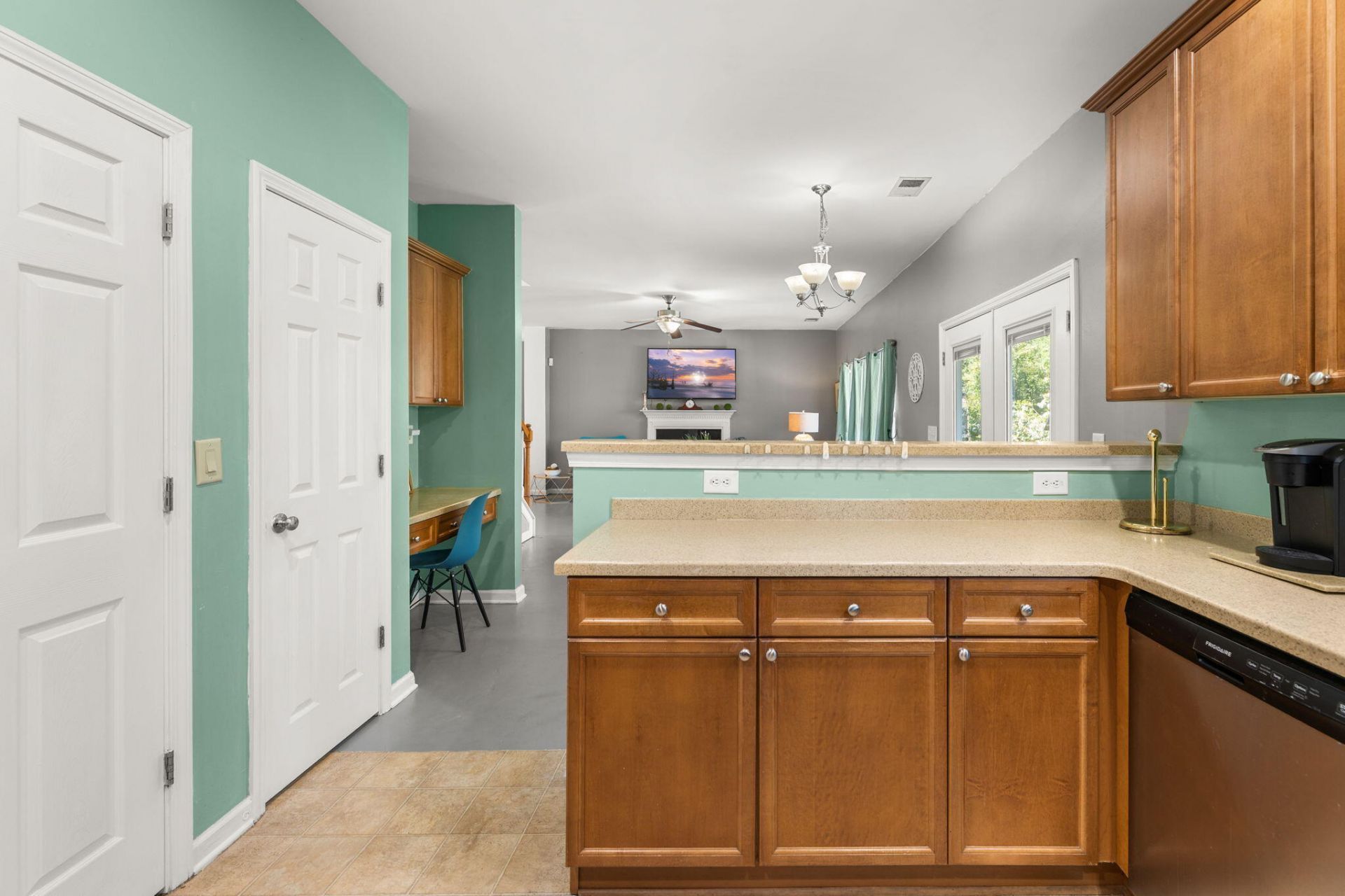 9404 Divot Lane Photo 16