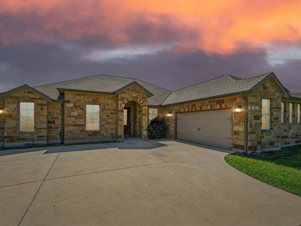 115 Nopal CT, Del Valle, TX 78617