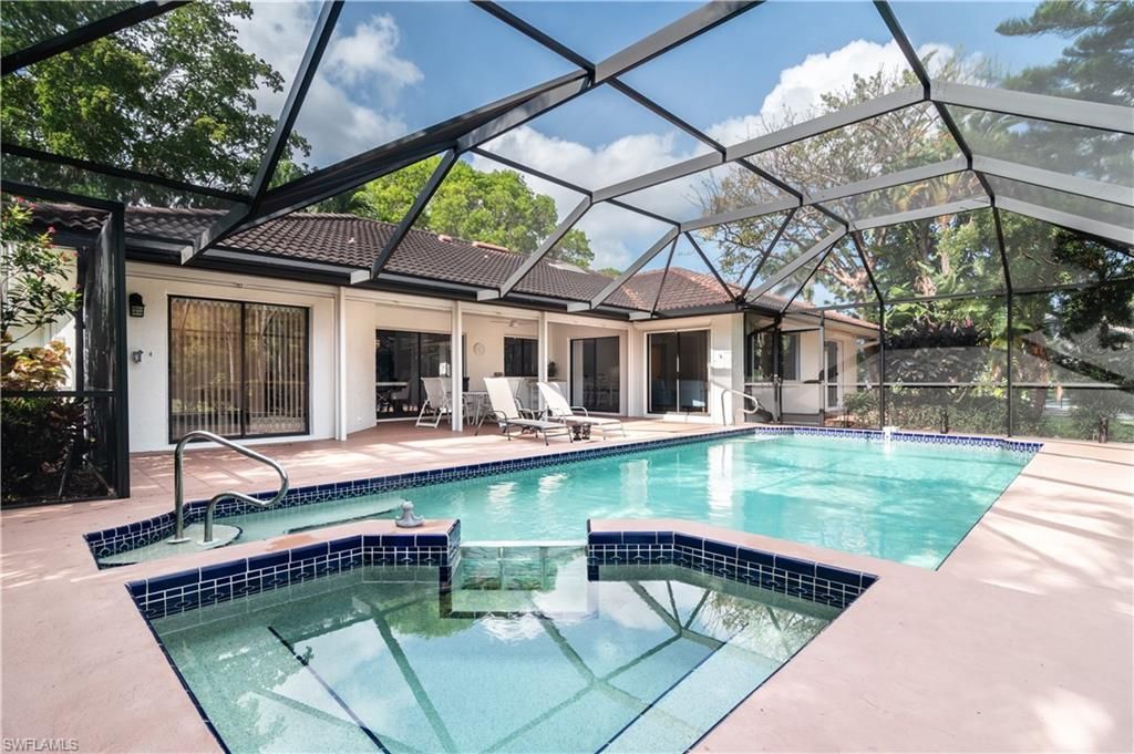 560 Bald Eagle Dr, Unit 22, Naples, FL 34105 Photo