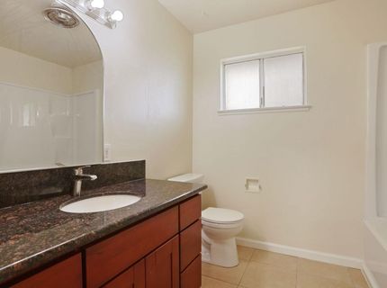 8595 Bradshaw Rd, Elk Grove, CA 95624 Photo