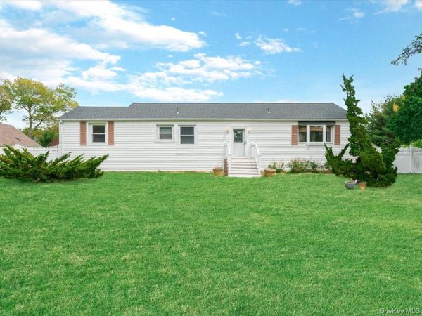 1837 Lincoln Avenue , Holbrook, NY 11741