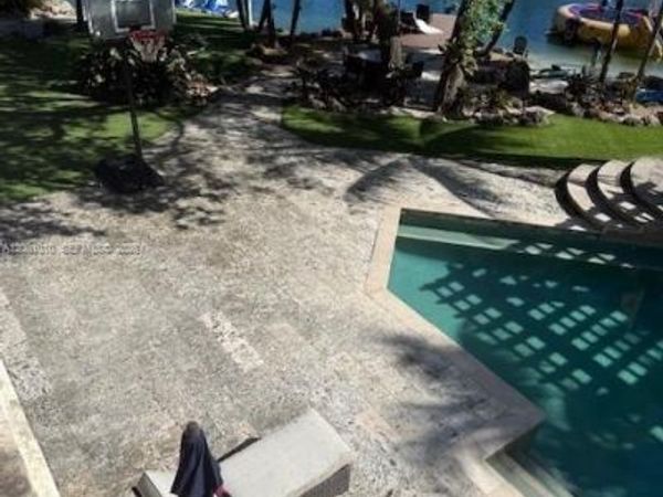 9240 SW 140th St , Miami, FL 33176