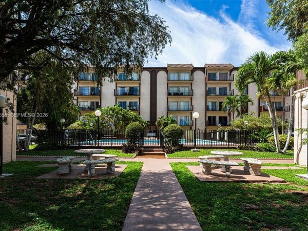 1950 W 54th St , Unit 412, Hialeah, FL 33012
