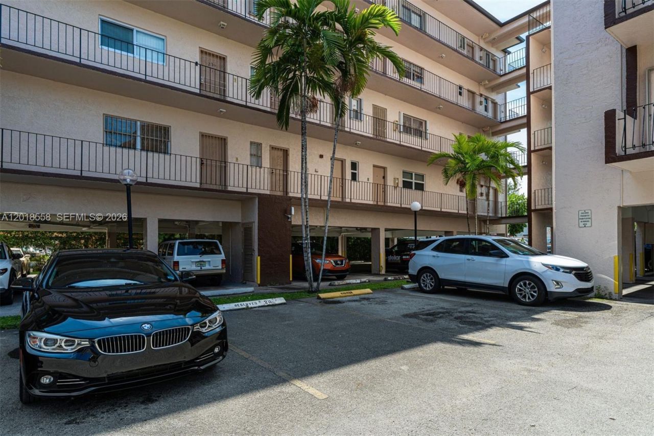 1950 W 54th St, Unit 412, Hialeah, FL 33012 Photo