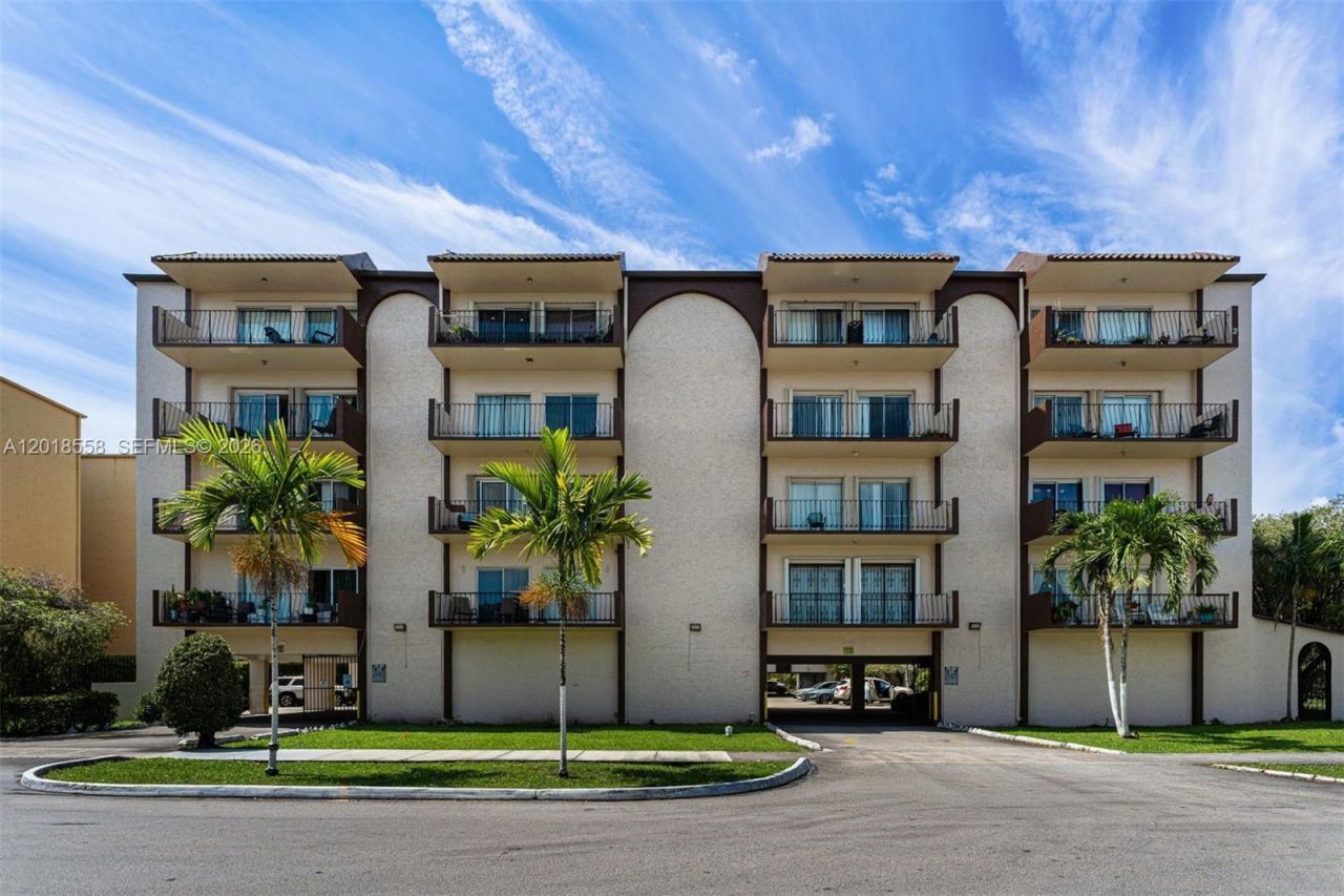 1950 W 54th St, Unit 412, Hialeah, FL 33012 Photo