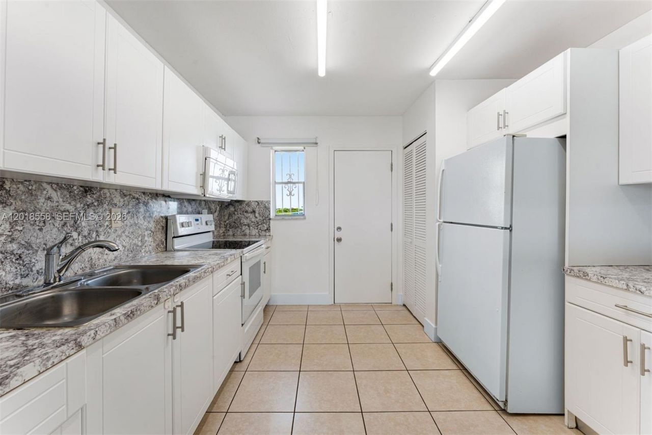 1950 W 54th St, Unit 412, Hialeah, FL 33012 Photo