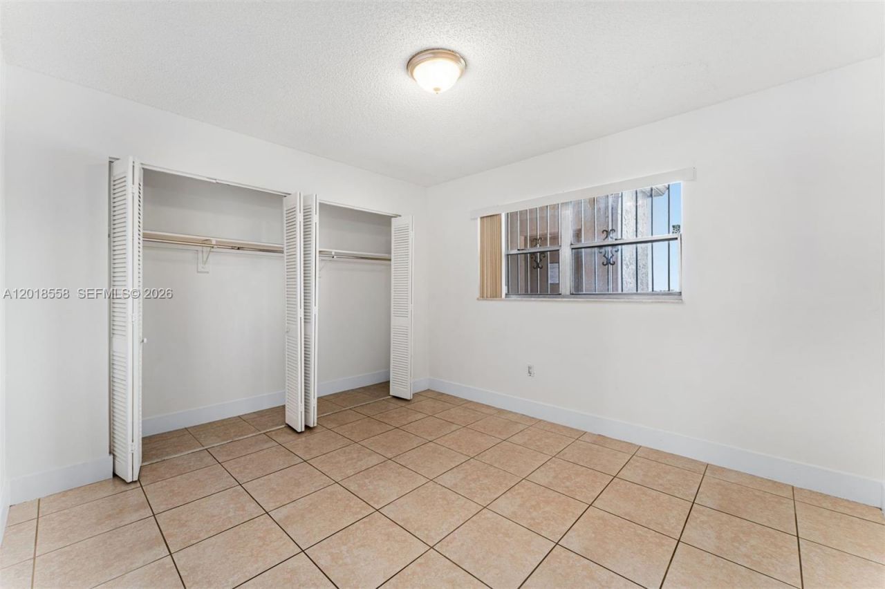 1950 W 54th St, Unit 412, Hialeah, FL 33012 Photo