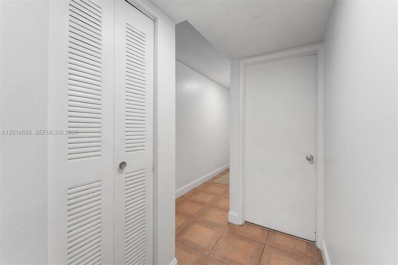 1950 W 54th St, Unit 406, Hialeah, FL 33012 Photo