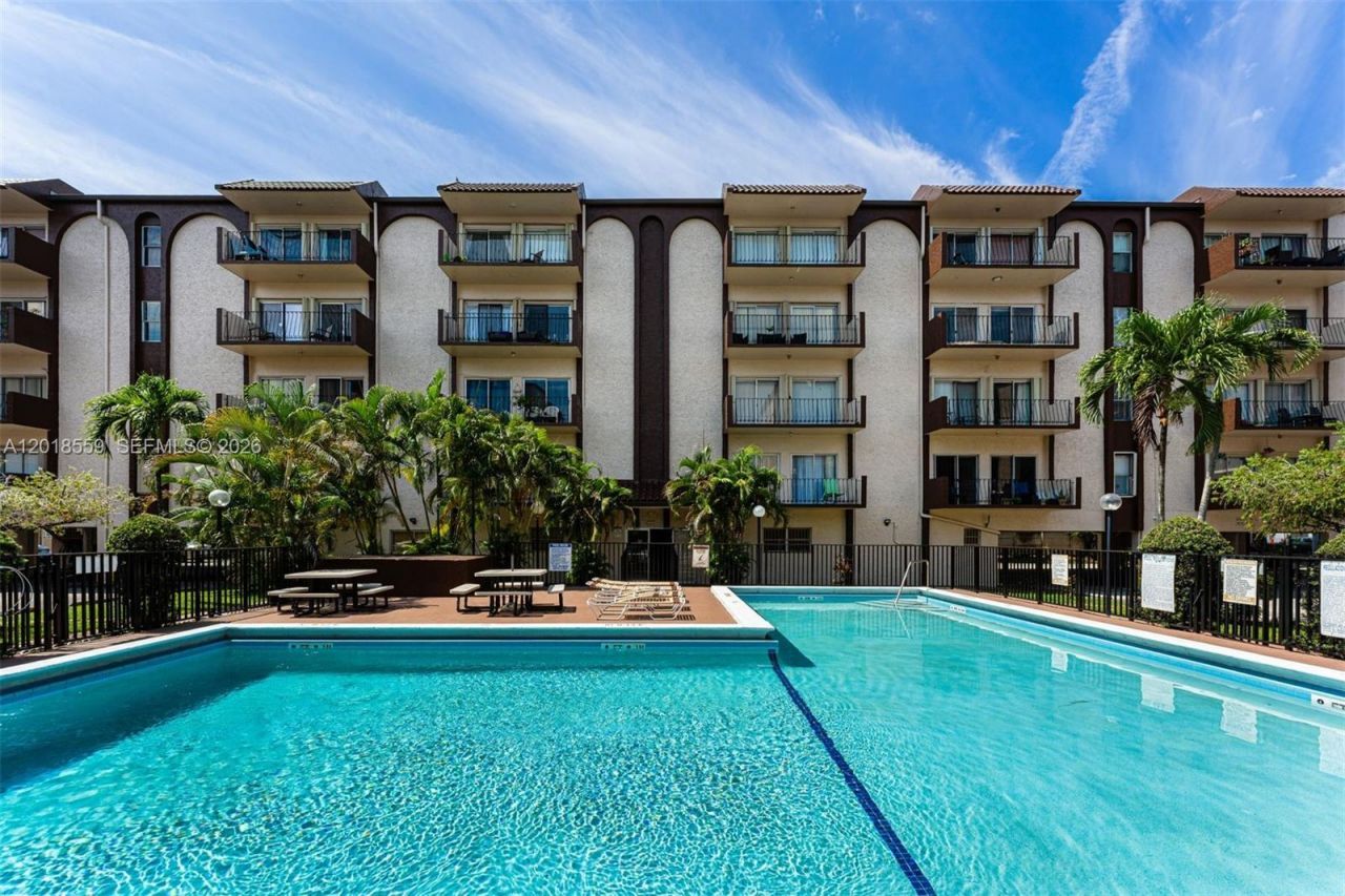 1950 W 54th St, Unit 406, Hialeah, FL 33012 Photo