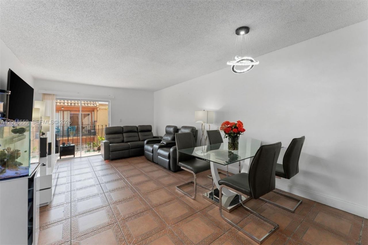 1950 W 54th St, Unit 406, Hialeah, FL 33012 Photo